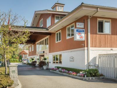 Econo Lodge Inn & Suites - North Vancouver