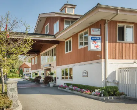 Econo Lodge Inn & Suites - North Vancouver Hotels in North Vancouver