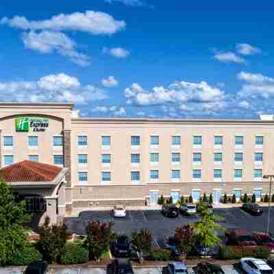 Holiday Inn Express & Suites Cookeville Hotel Exterior