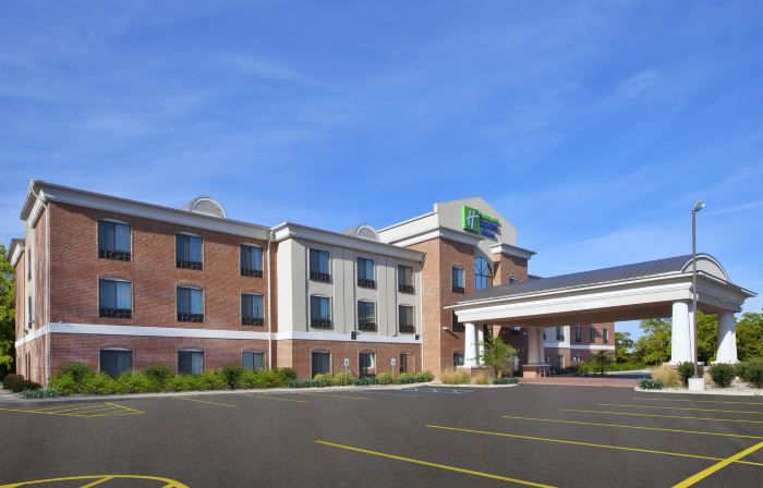 Holiday Inn Express & Suites NILES by IHG