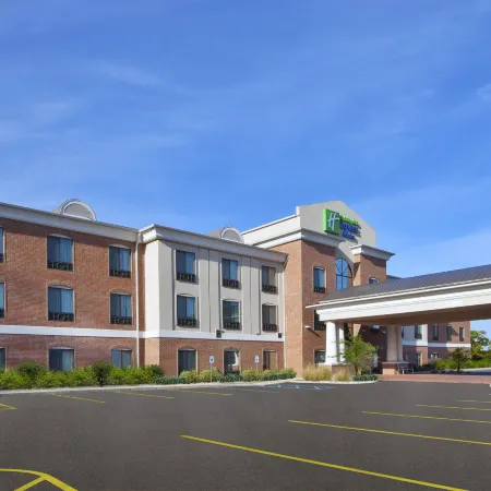 Holiday Inn Express & Suites NILES by IHG