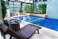 Valero Grand Suites by Swiss-Belhotel - piscina