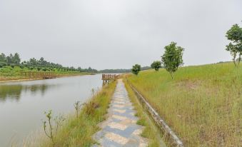 Tianxiachan Hotel (Xing Xiuniang Ecological Park)