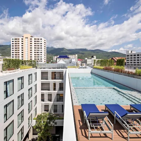 Novotel Chiangmai Nimman Journeyhub Отели рядом с достопримечательностью «Ват Пратхат Дой Сутхеп»