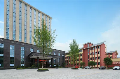 Qiyang Hotel Hotels near Guiyang College of Humanities and Technology (University Town Campus)