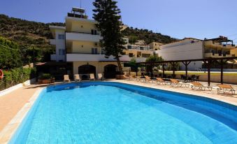 Iraklis Apartments