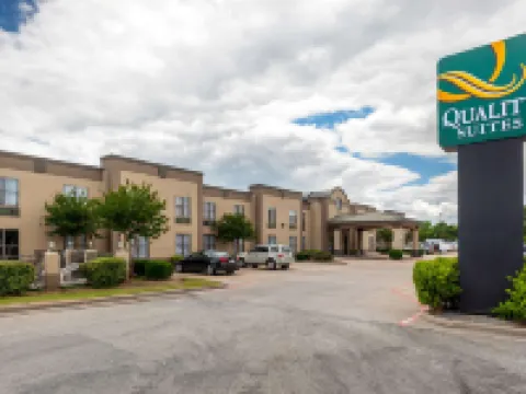 Quality Suites Sherman Hotels in Sherman