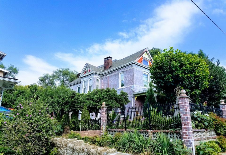 1812 Overture B&B - Housity