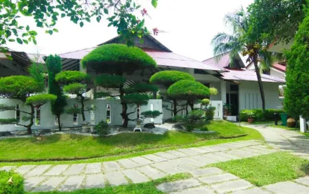 Theme Park & Resort Hotel Pantai Cermin Отели в г. Serdang Bedagai Regency