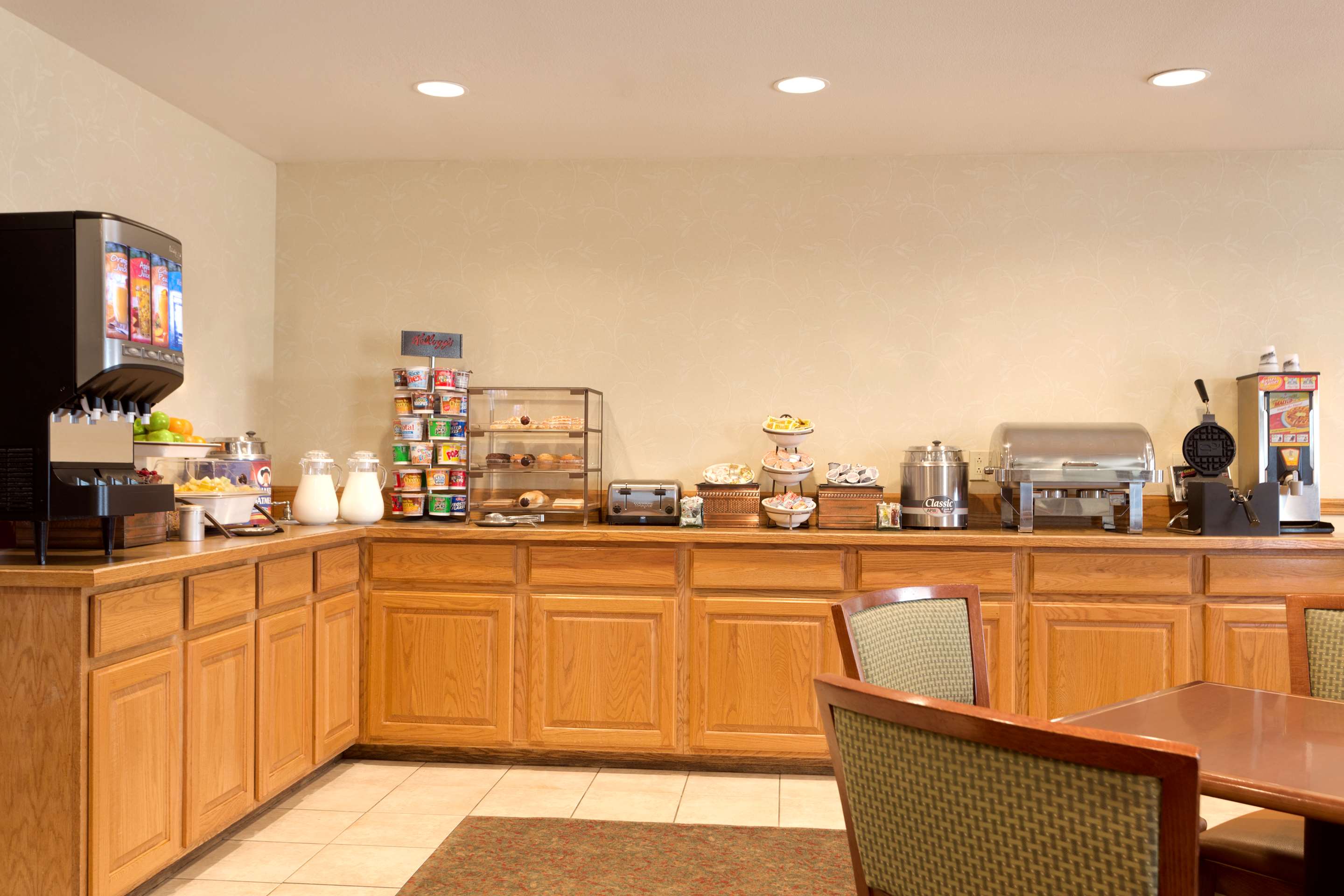 Country Inn & Suites by Radisson, Nevada, MO