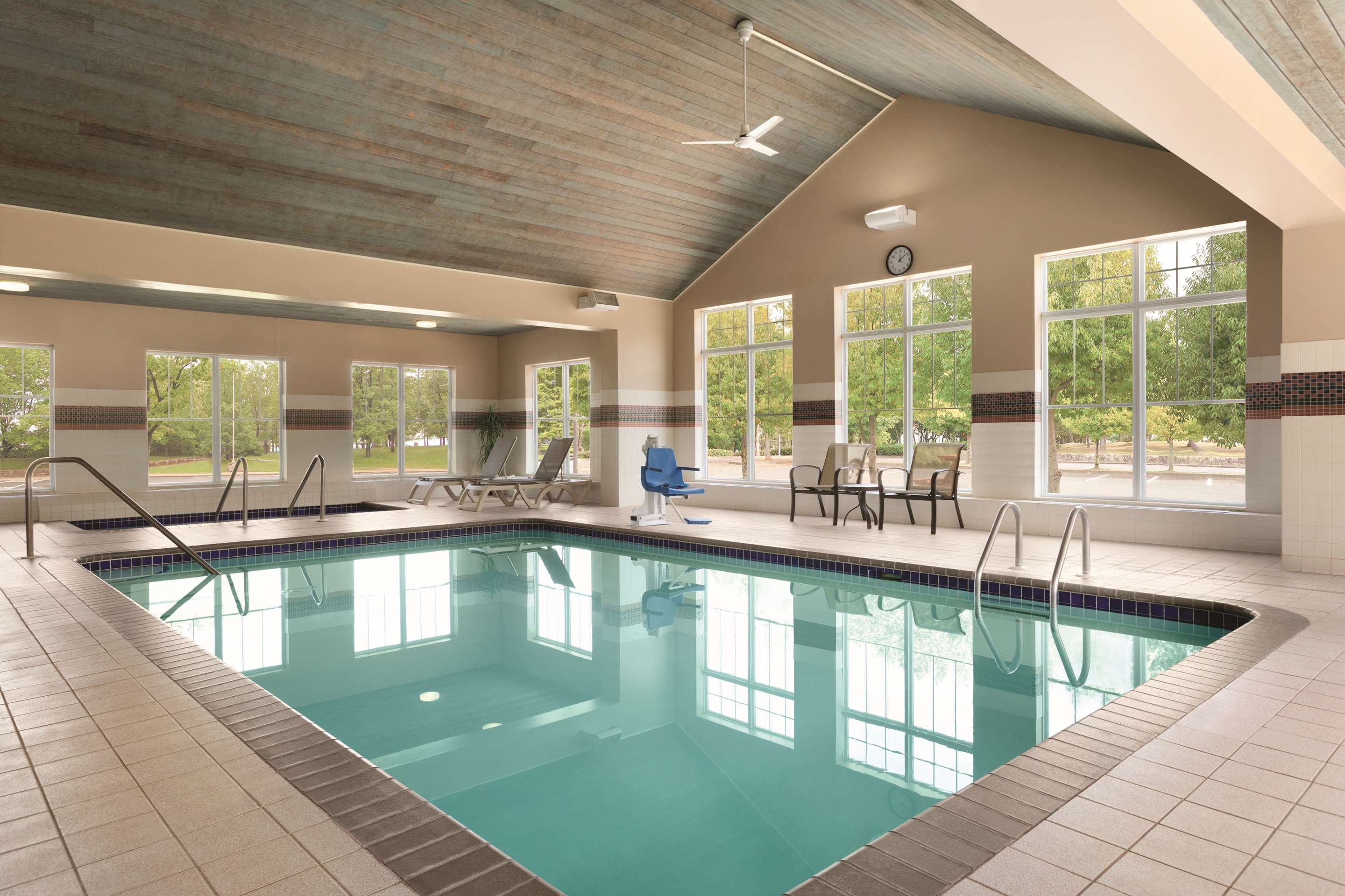 Country Inn & Suites by Radisson, Brooklyn Center, MN