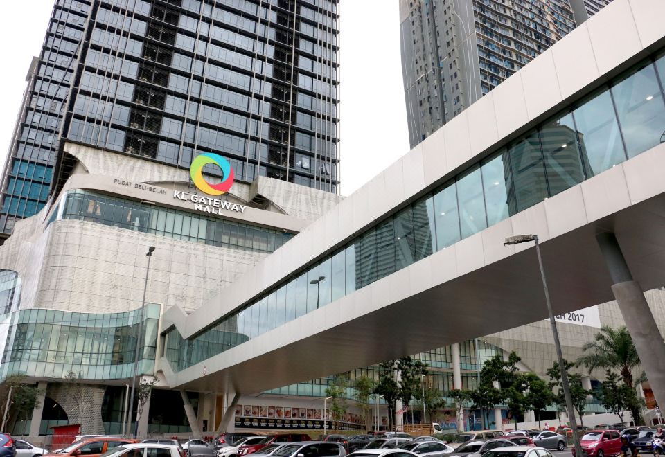 4. 페탈링 자야 임..