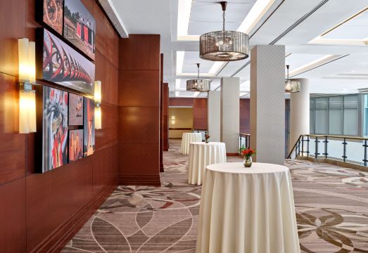 쉐라톤 스위트 캘거리 오 클레어