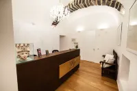 RG7 Apartments