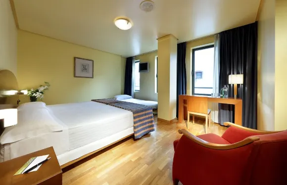 埃瑪奇斯桃酒店