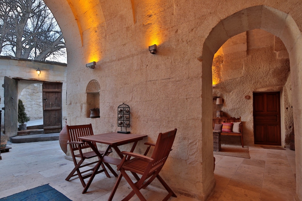 Elaa Cave Hotel