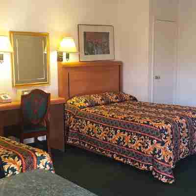 Americana Inn Farmingdale Rooms