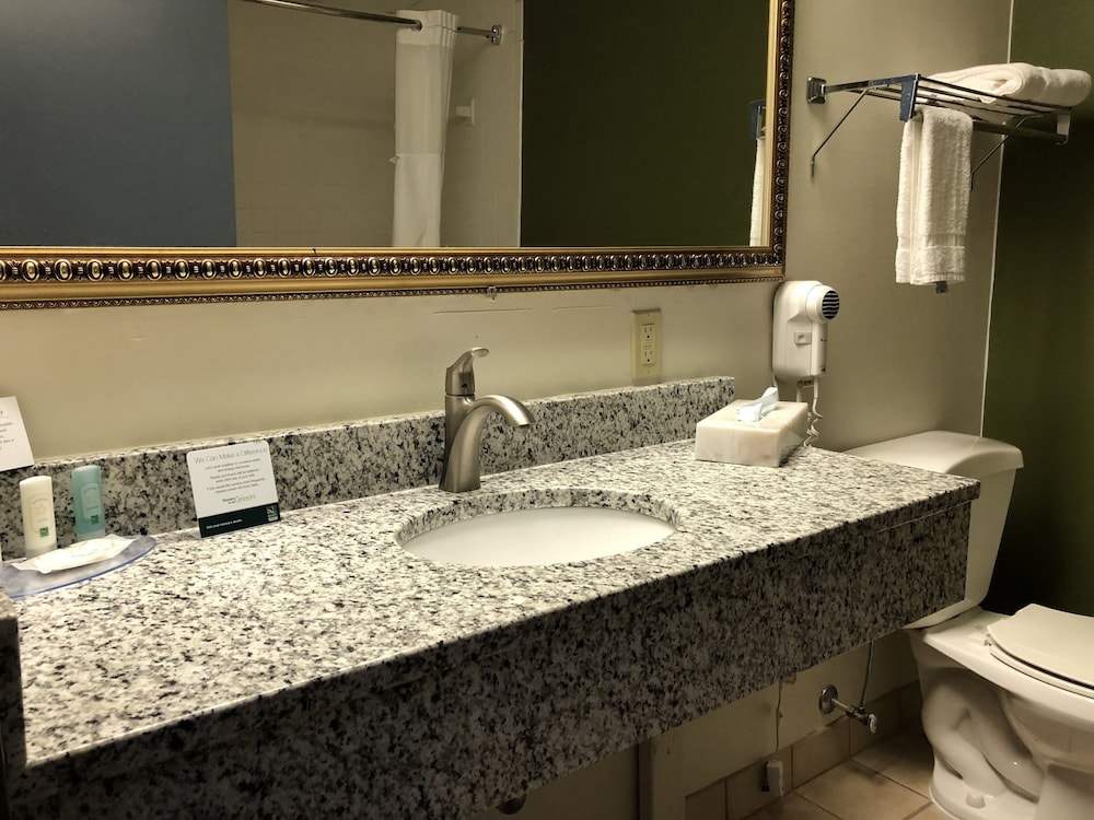 Quality Inn & Suites Kearneysville - Martinsburg