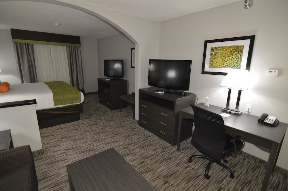 Best Western Plus Liberal Hotel & Suites