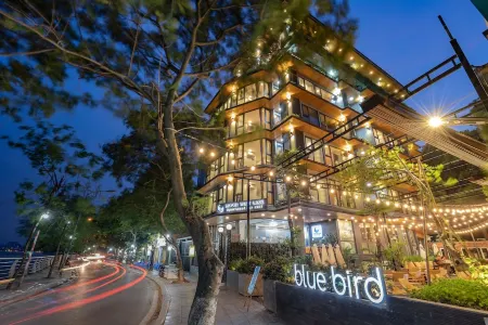 22Land Moon West Lake