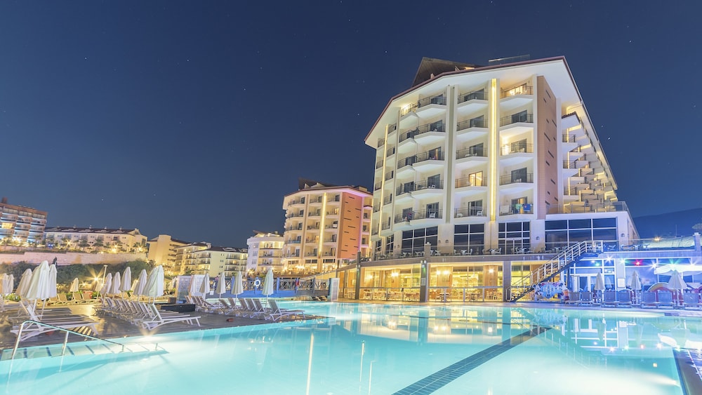 Ramada Resort Kusadasi & Golf