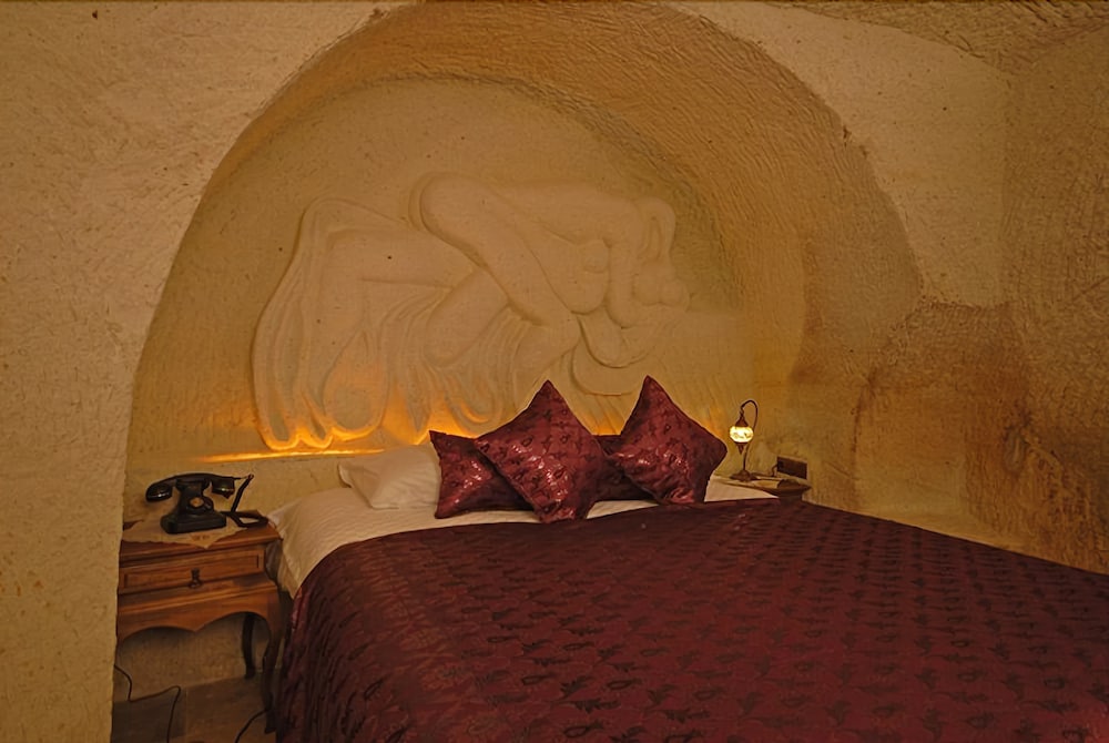 Phocas Cave Suites