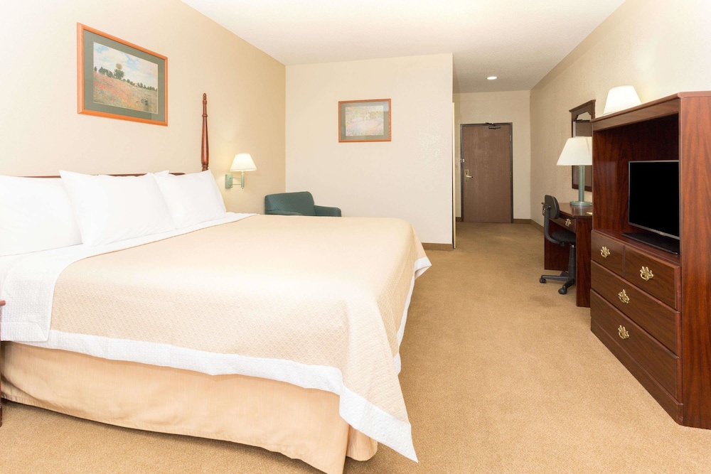 Days Inn by Wyndham Colorado Springs Airport