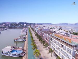 Moon Bay Ha Long