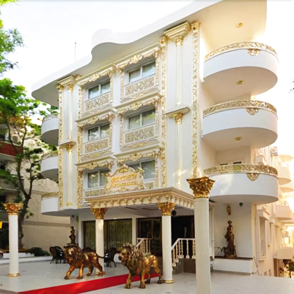 Golden Boutique Hotel