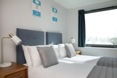 HQ Aparthotel Farnborough Отели в г. Кемберли