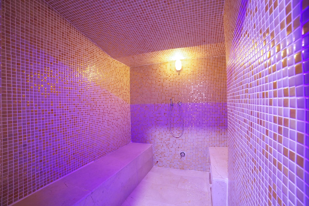 Lady Diana Hotel