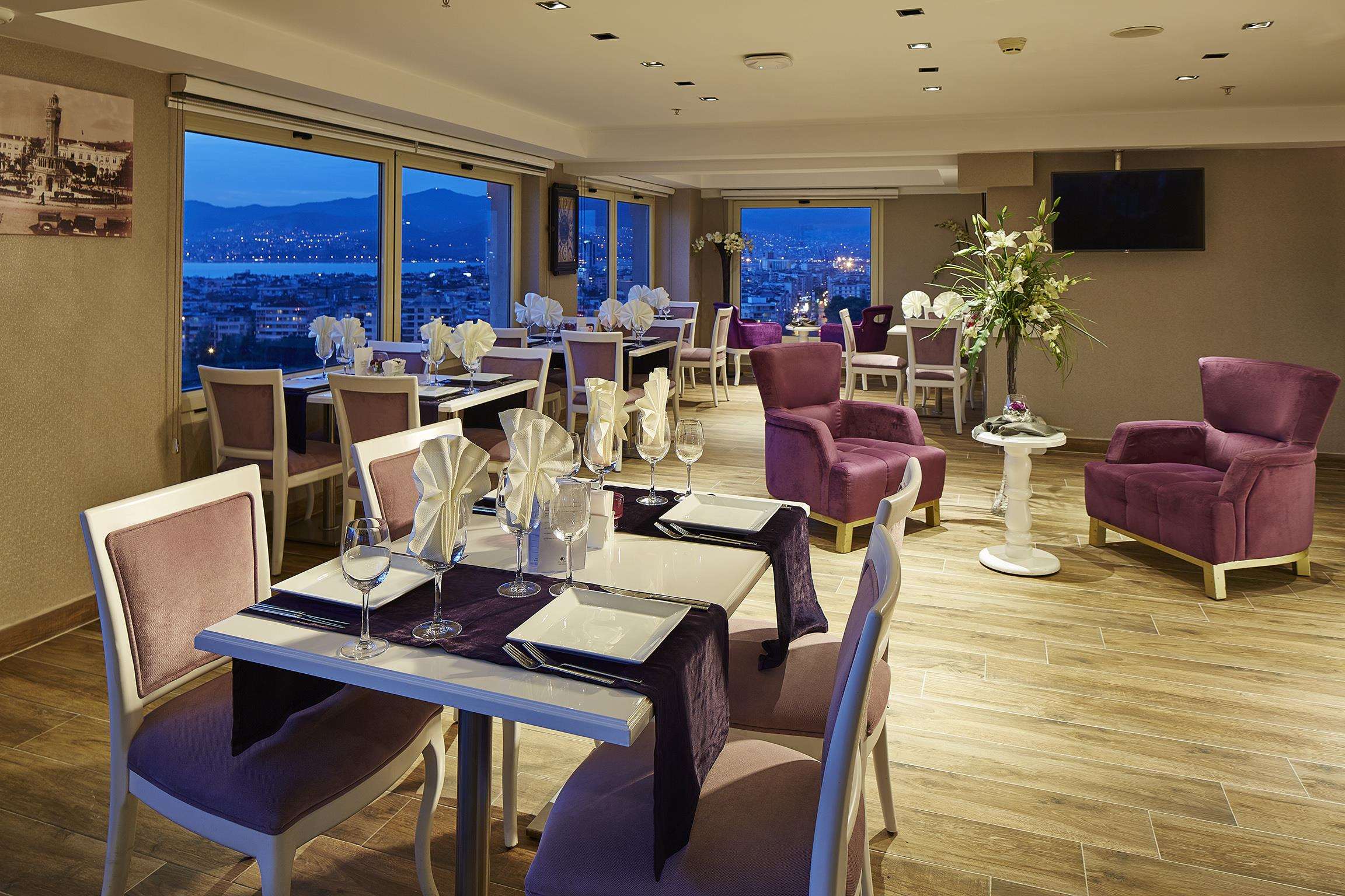 DoubleTree by Hilton Izmir - Alsancak