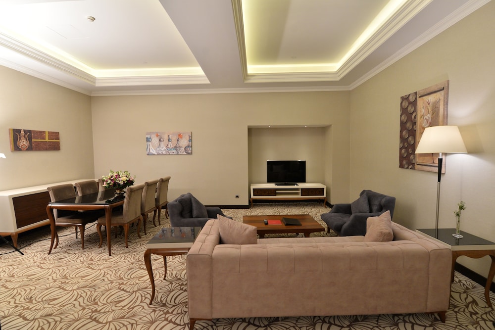 Ramada Hotel & Suites by Wyndham Istanbul Merter