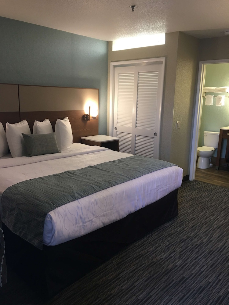 Best Western Carlsbad by The Sea