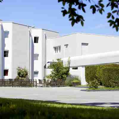 Hotel H Eco Calais Hotel Exterior