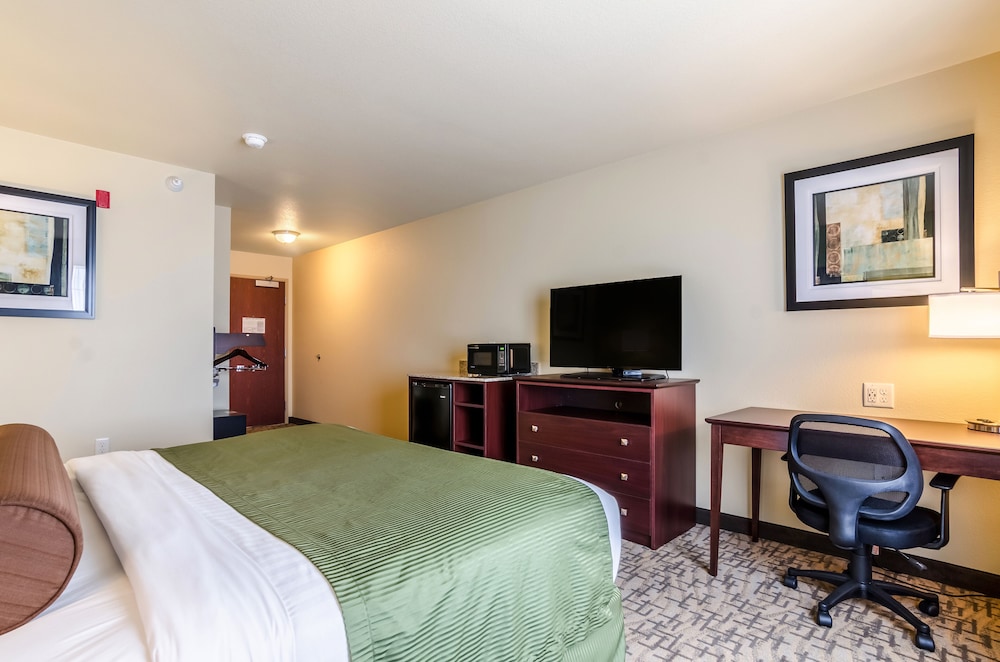 Cobblestone Hotel & Suites - McCook