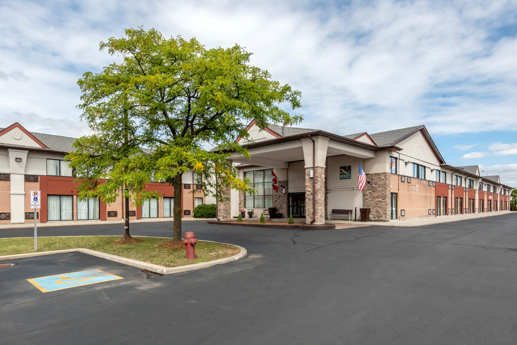 Quality Inn & Suites 5585 Ambler Drive Mississauga Ontario Hotels in Mississauga