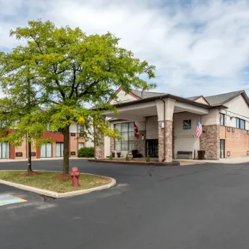 Quality Inn & Suites 5585 Ambler Drive Mississauga Ontario Hotels near Kariya Park