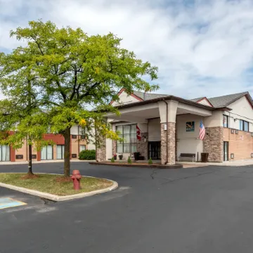 Quality Inn & Suites 5585 Ambler Drive Mississauga Ontario