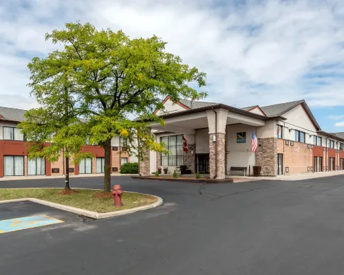 Quality Inn & Suites 5585 Ambler Drive Mississauga Ontario Hotels near Kipling Go Station