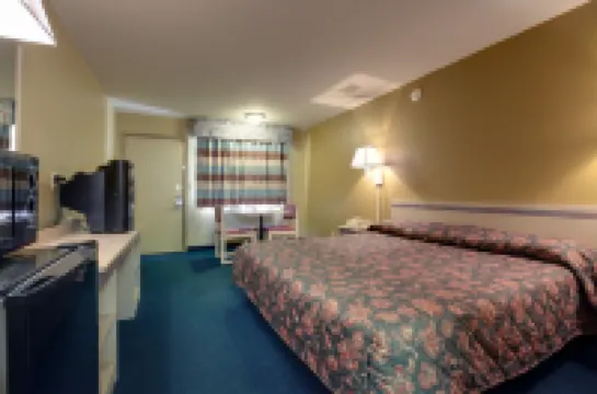 Econo Lodge Inn & Suites Enid South