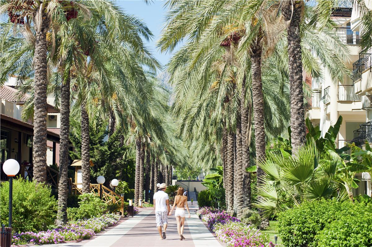 Crystal Aura Beach Resort & Spa – All Inclusive