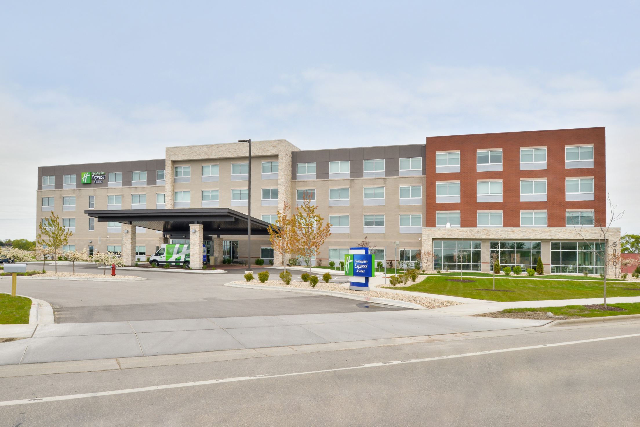Holiday Inn Express & Suites MADISON by IHG
