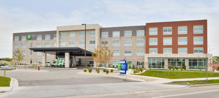 Holiday Inn Express & Suites MADISON by IHG Hotels in Madison