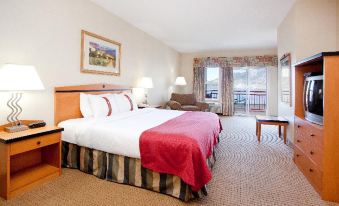 Holiday Inn & Suites Osoyoos