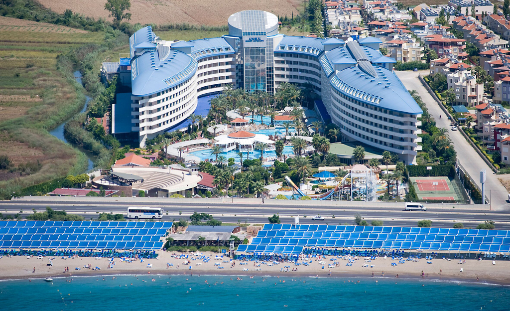 Crystal Admiral Resort Suites & Spa – All Inclusive