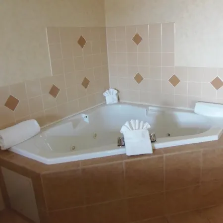 Rosslyn Inn & Suites