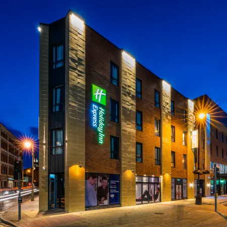 Holiday Inn Express DERRY - LONDONDERRY by IHG Отели рядом с достопримечательностью «Гилдхолл»