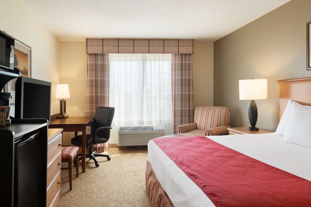 Country Inn & Suites by Radisson, Davenport, IA