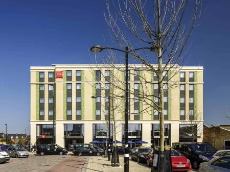 Ibis Cambridge Central Station Отели рядом с достопримечательностью «Библиотека Кембридж Юниверсити»